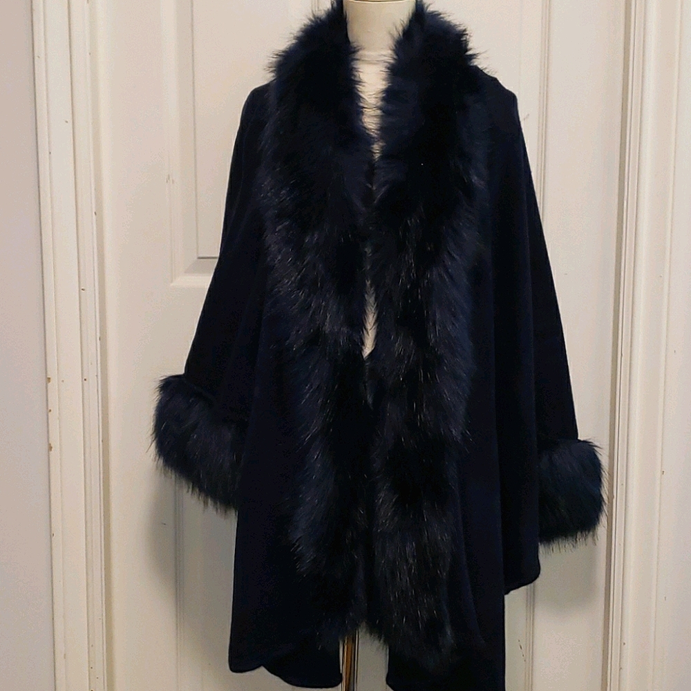 💙 2/$110 💙 Faux Fur Knit Poncho